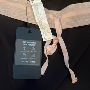 NEW fabletics 7” fundamental short